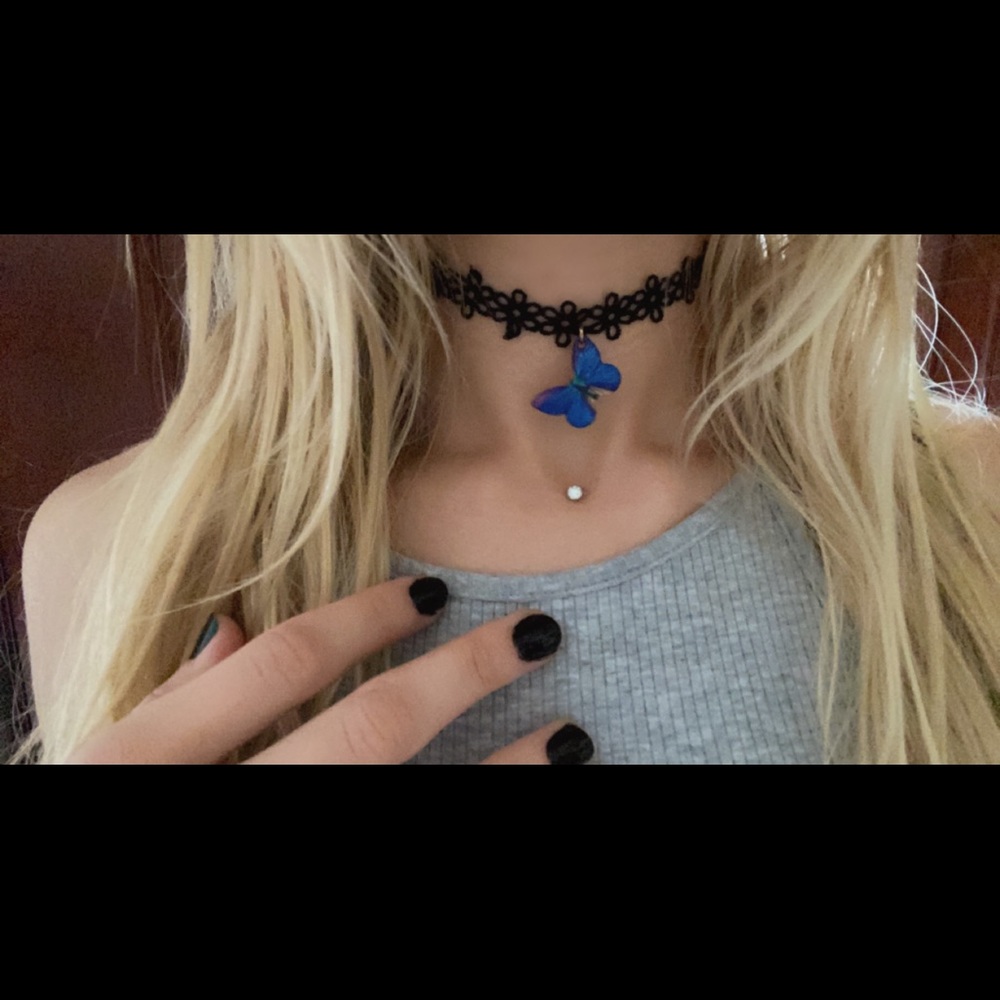 BUTTERFLY CHOKER!
